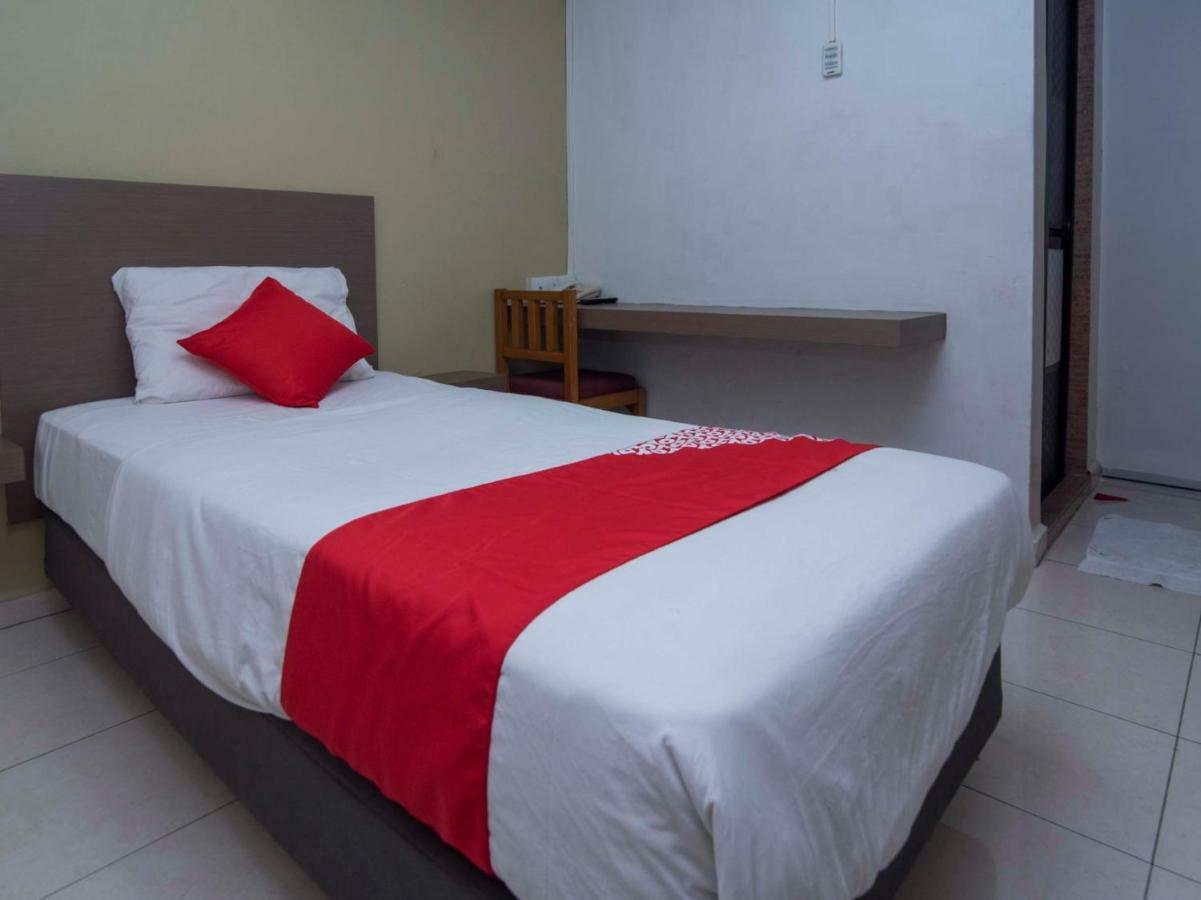Oyo 434 Marbella Hotel Τζόχορ Μπάχρου Εξωτερικό φωτογραφία
