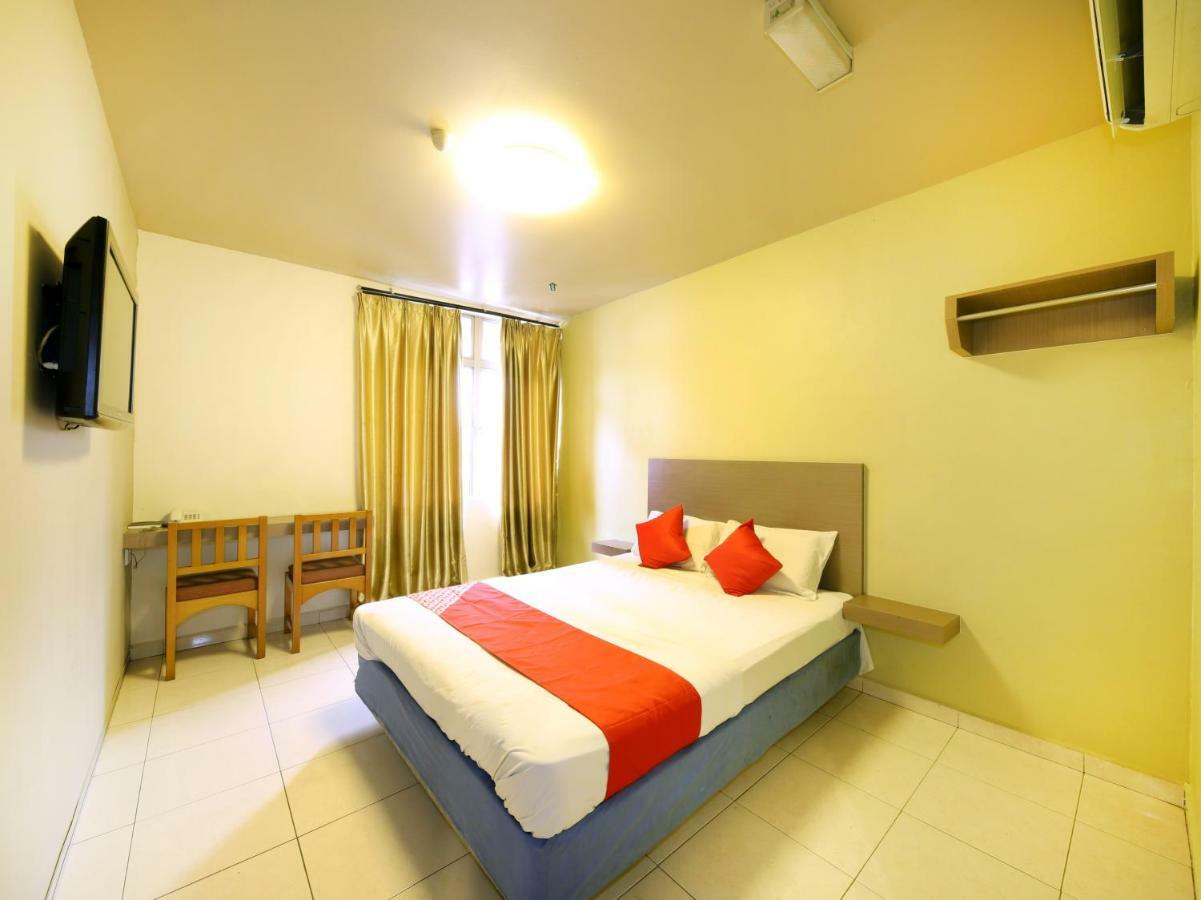 Oyo 434 Marbella Hotel Τζόχορ Μπάχρου Εξωτερικό φωτογραφία