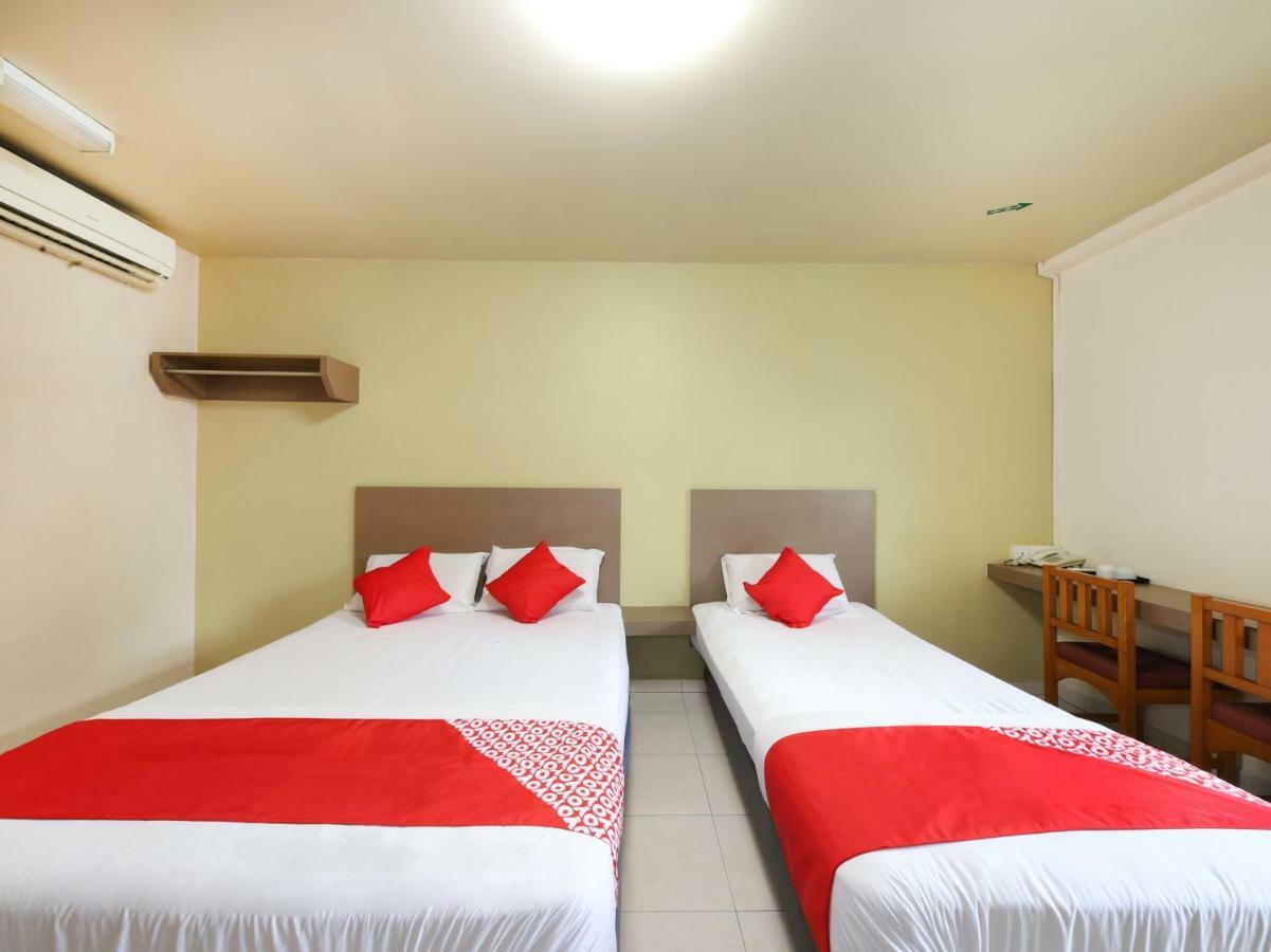 Oyo 434 Marbella Hotel Τζόχορ Μπάχρου Εξωτερικό φωτογραφία