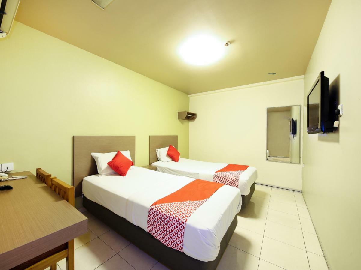 Oyo 434 Marbella Hotel Τζόχορ Μπάχρου Εξωτερικό φωτογραφία