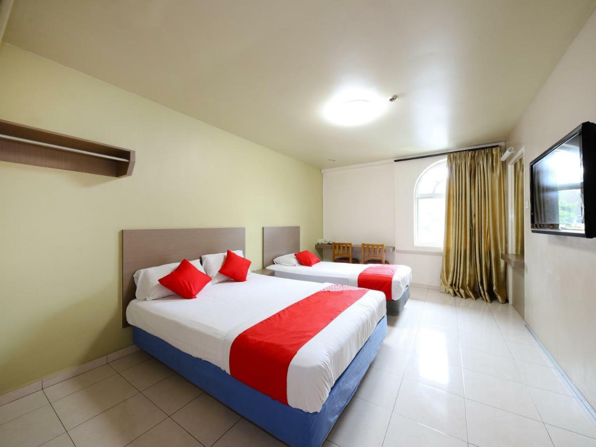 Oyo 434 Marbella Hotel Τζόχορ Μπάχρου Εξωτερικό φωτογραφία