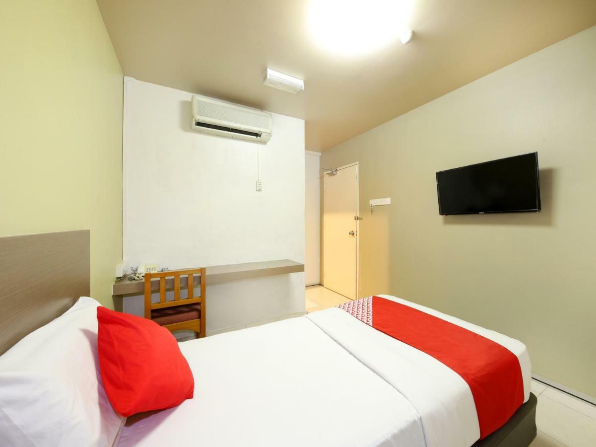 Oyo 434 Marbella Hotel Τζόχορ Μπάχρου Εξωτερικό φωτογραφία
