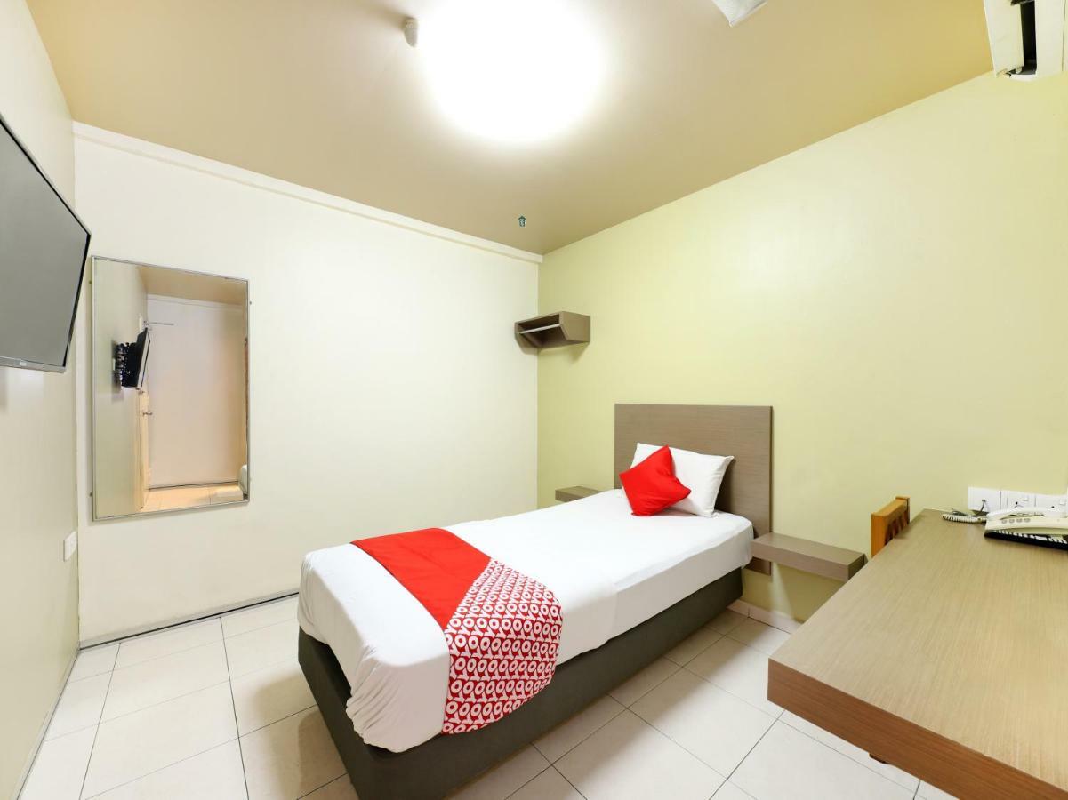 Oyo 434 Marbella Hotel Τζόχορ Μπάχρου Εξωτερικό φωτογραφία