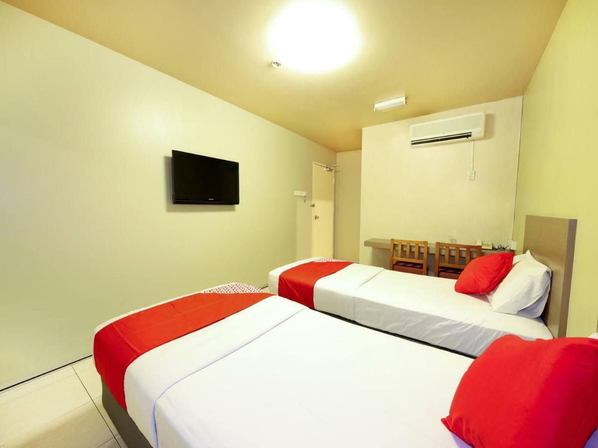 Oyo 434 Marbella Hotel Τζόχορ Μπάχρου Εξωτερικό φωτογραφία