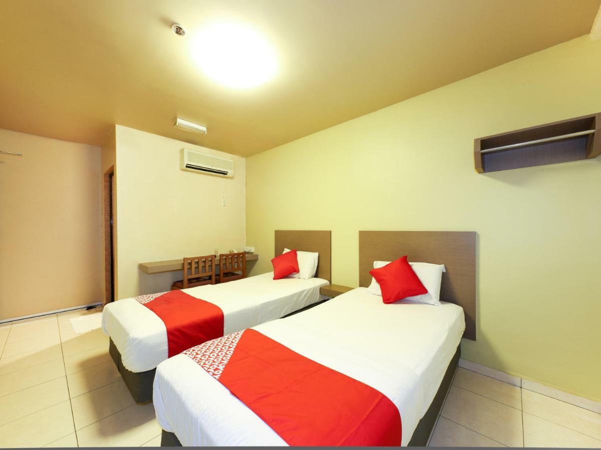 Oyo 434 Marbella Hotel Τζόχορ Μπάχρου Εξωτερικό φωτογραφία