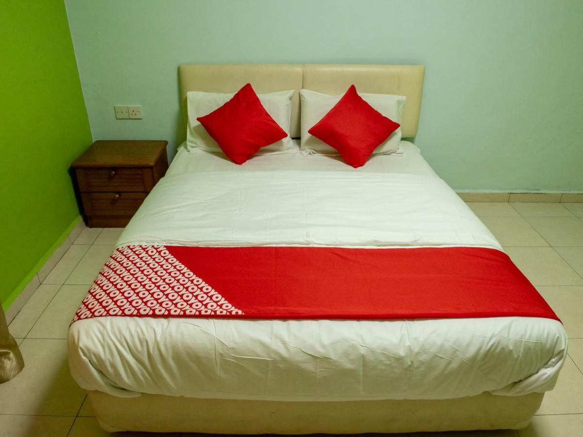 Oyo 434 Marbella Hotel Τζόχορ Μπάχρου Εξωτερικό φωτογραφία