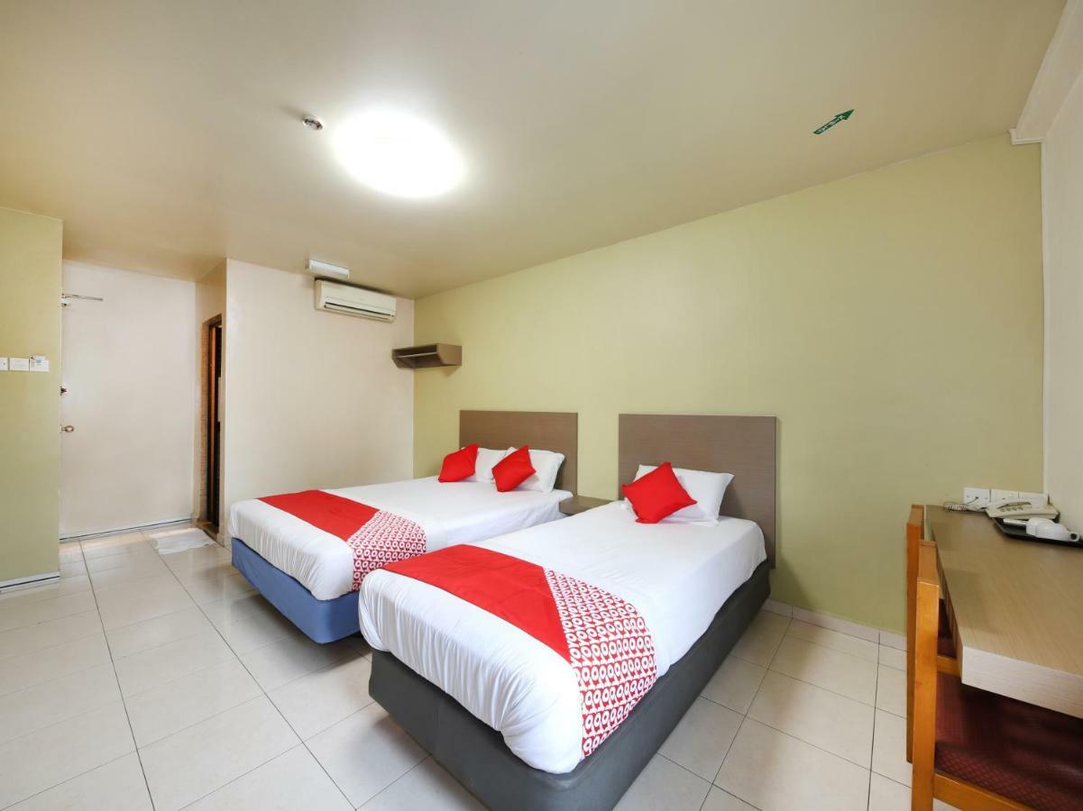 Oyo 434 Marbella Hotel Τζόχορ Μπάχρου Εξωτερικό φωτογραφία