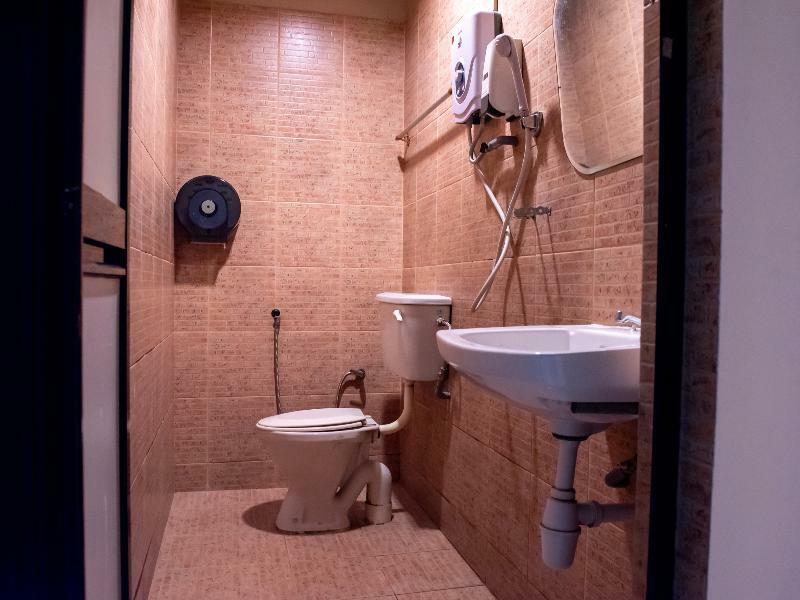 Oyo 434 Marbella Hotel Τζόχορ Μπάχρου Εξωτερικό φωτογραφία